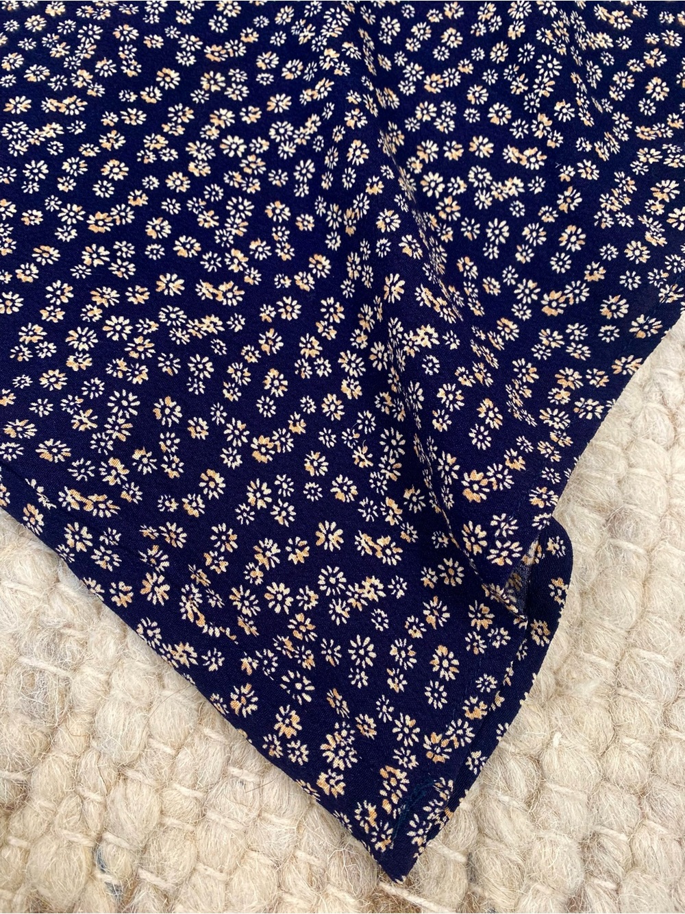 Mango NWOT Navy Daisy Floral V-Back Romper, Size XS - Picture 5 of 10